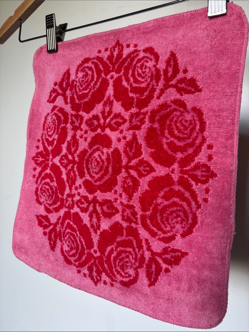 Vintage Wash Cloth Pink and Red Rose Velvet Like Terry Cloth 13x11.5 - Picture 2 of 4